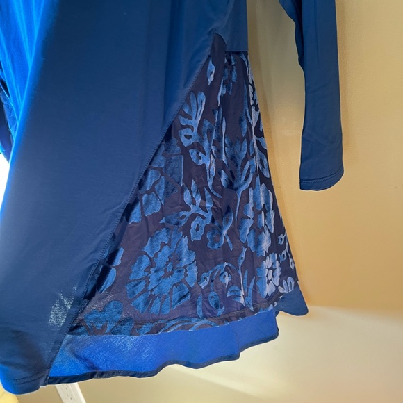 LOGO Lori Goldstein Royal Blue Top with Raised Velvety Floral Overlay at Back - Picture 6 of 15